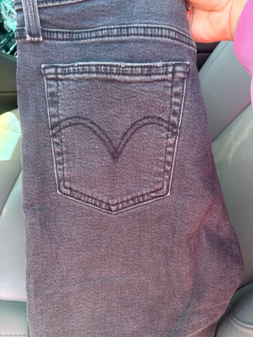 Black Women's Jeans with Curved Pocket Stitching